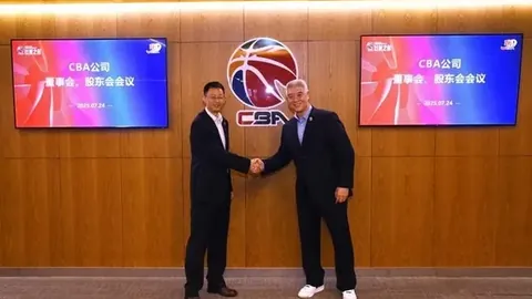 争议红牌！安东尼铲球犯规，裁判出示直接红牌