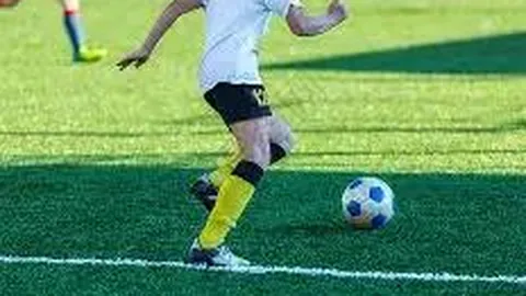 《法兰克福瞄准巴黎新星：17岁中场神童有望免签加盟！》