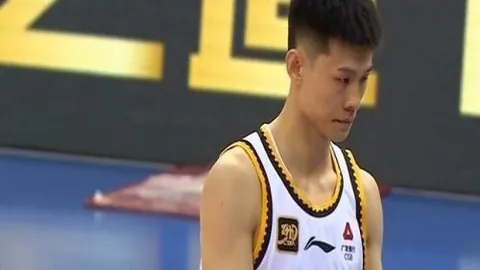 吉鲁吉鲁闪耀湖人主场，披挂9号荣耀战袍！