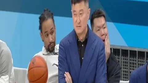 亨德森转投伊蒂法克，队长之位待定，法比尼奥或同行